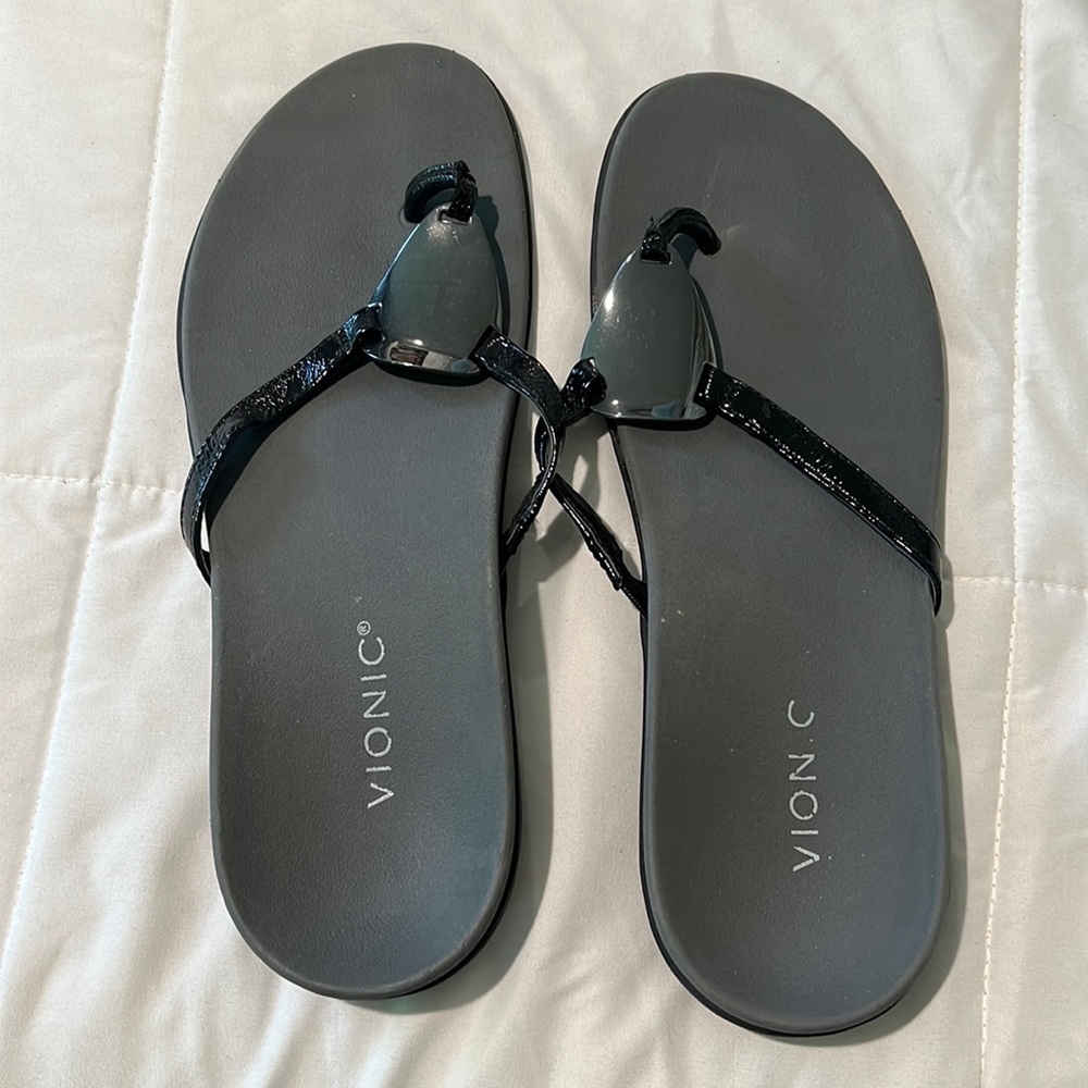 EUC black Vionic Raysa sandals size 11